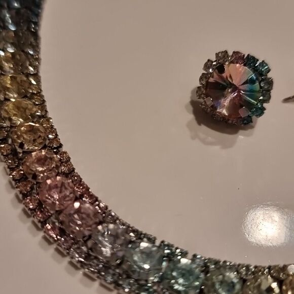 New SET Pastel Candy Colored Rhinestone Choker & Stud Earrings Set - Picture 5 of 9